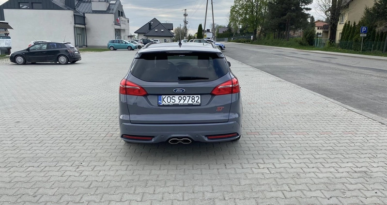 Ford Focus cena 56300 przebieg: 218000, rok produkcji 2015 z Szprotawa małe 497